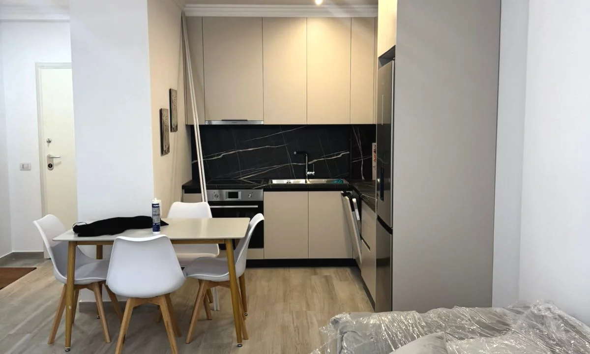 Shtepi me qera Apartament ne Tirane, 1+1, Mobilimi E mobiluar, Pagesa 60,000  Leke.