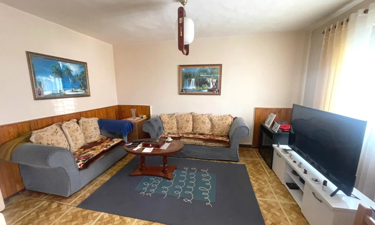 Shtepi ne shitje Apartament ne Tirane, 2+1, Mobilimi E mobiluar, Pagesa 130,000  Euro.
