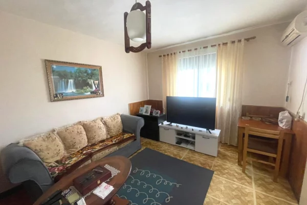 Shtepi ne shitje Apartament ne Tirane, 2+1, Mobilimi E mobiluar, Pagesa 130,000  Euro.