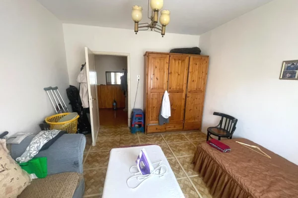 Shtepi ne shitje Apartament ne Tirane, 2+1, Mobilimi E mobiluar, Pagesa 130,000  Euro.