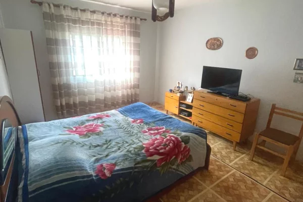 Shtepi ne shitje Apartament ne Tirane, 2+1, Mobilimi E mobiluar, Pagesa 130,000  Euro.