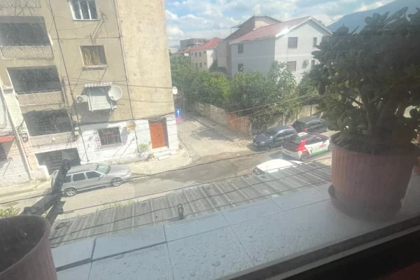 Shtepi ne shitje Apartament ne Tirane, 2+1, Mobilimi E mobiluar, Pagesa 130,000  Euro.