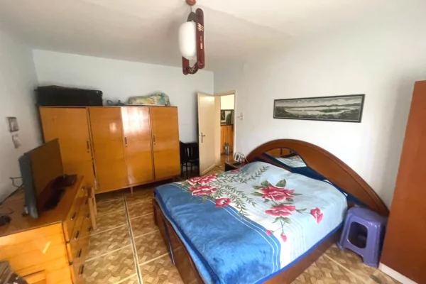 Shtepi ne shitje Apartament ne Tirane, 2+1, Mobilimi E mobiluar, Pagesa 130,000  Euro.