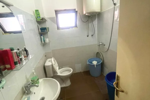 Shtepi ne shitje Apartament ne Tirane, 2+1, Mobilimi E mobiluar, Pagesa 130,000  Euro.