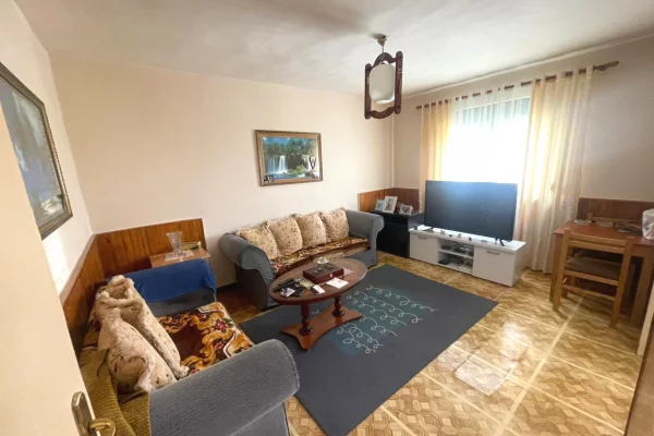 Shtepi ne shitje Apartament ne Tirane, 2+1, Mobilimi E mobiluar, Pagesa 130,000  Euro.