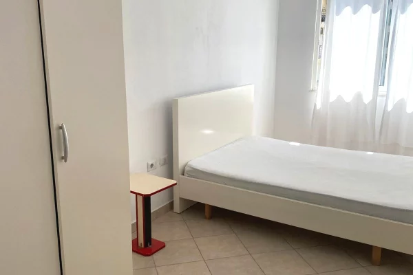 Shtepi me qera Apartament ne Tirane, 1+1, Mobilimi E mobiluar, Pagesa 35,000  Leke.
