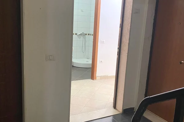 Shtepi me qera Apartament ne Tirane, 1+1, Mobilimi E mobiluar, Pagesa 35,000  Leke.