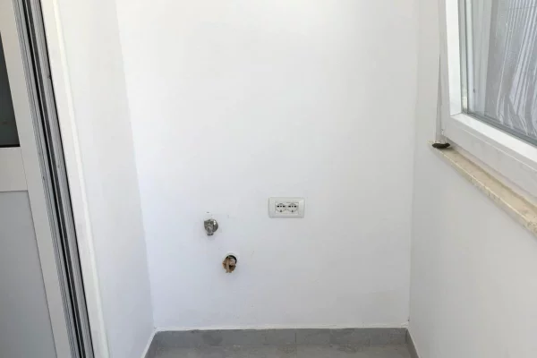 Shtepi ne shitje Apartament ne Tirane, 1+1, Mobilimi Bosh, pa mobiluar, Pagesa 13,000,000  Leke.