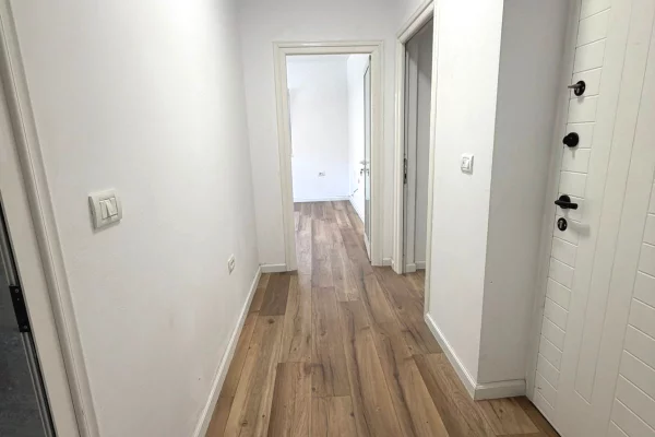 Shtepi ne shitje Apartament ne Tirane, 1+1, Mobilimi Bosh, pa mobiluar, Pagesa 13,000,000  Leke.