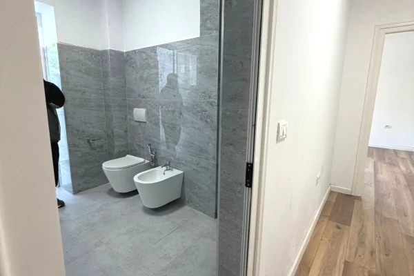 Shtepi ne shitje Apartament ne Tirane, 1+1, Mobilimi Bosh, pa mobiluar, Pagesa 13,000,000  Leke.