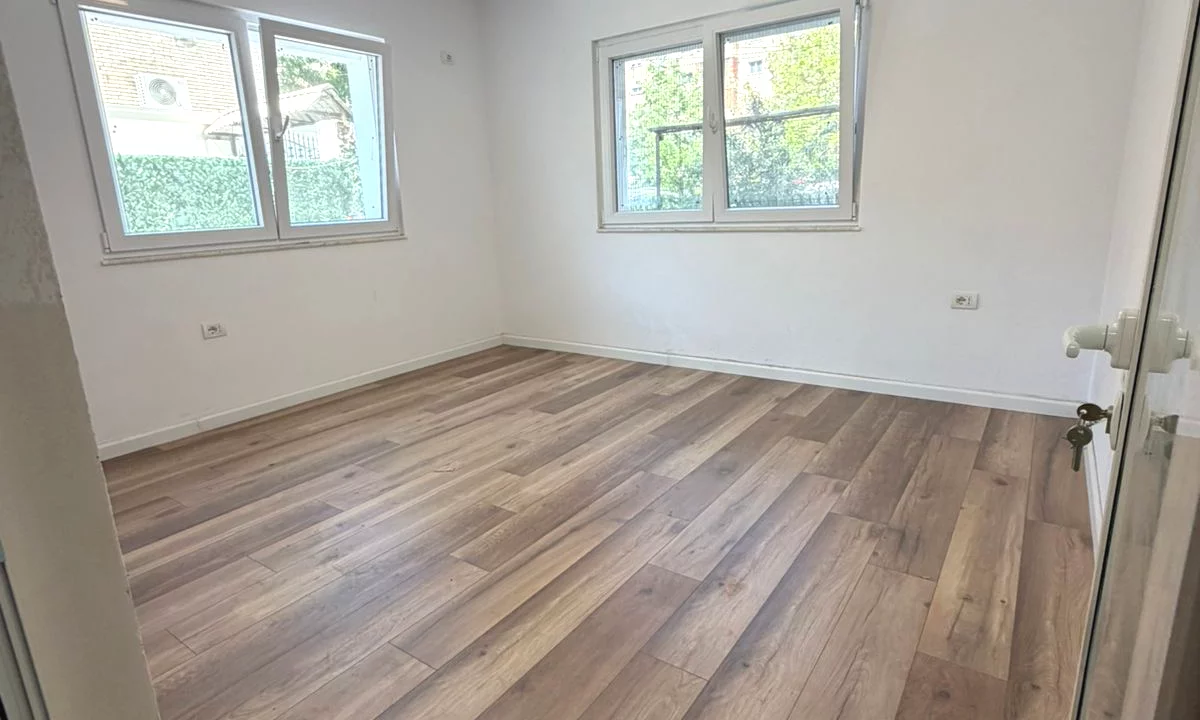 Shtepi ne shitje Apartament ne Tirane, 1+1, Mobilimi Bosh, pa mobiluar, Pagesa 13,000,000  Leke.