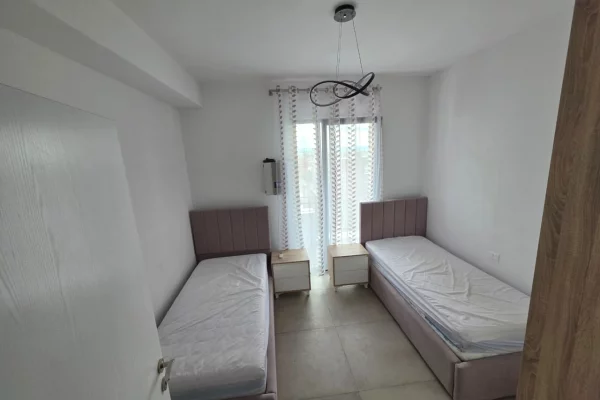 Shtepi me qera Apartament ne Tirane, 2+1, Mobilimi E mobiluar, Pagesa 60,000  Leke.