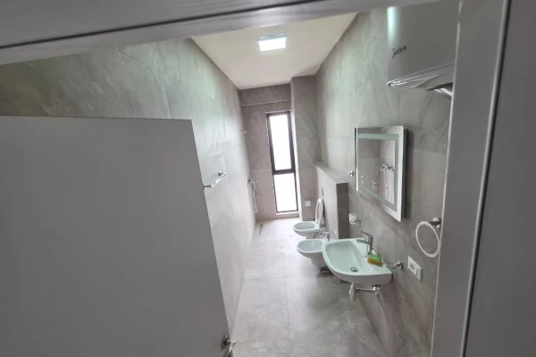 Shtepi me qera Apartament ne Tirane, 2+1, Mobilimi E mobiluar, Pagesa 60,000  Leke.