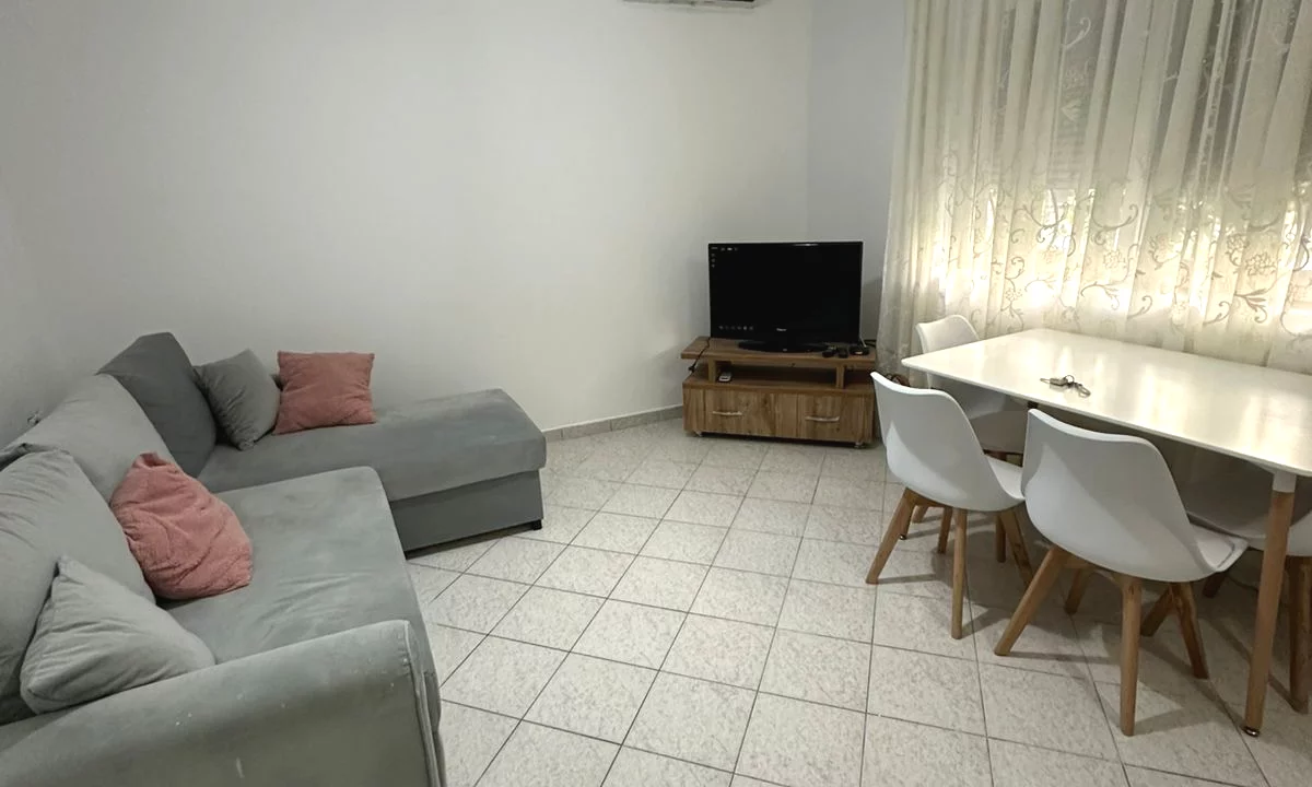 Shtepi me qera Apartament ne Tirane, 1+1, Mobilimi E mobiluar, Pagesa 45,000  Leke.