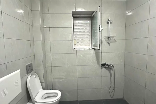 Shtepi me qera Apartament ne Tirane, 1+1, Mobilimi E mobiluar, Pagesa 45,000  Leke.