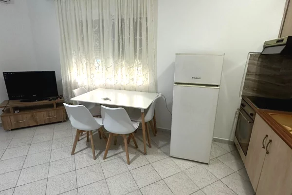 Shtepi me qera Apartament ne Tirane, 1+1, Mobilimi E mobiluar, Pagesa 45,000  Leke.