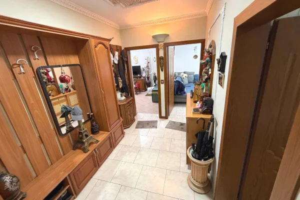 Shtepi ne shitje Apartament ne Tirane, 2+1, Mobilimi E mobiluar, Pagesa 160,000  Euro.