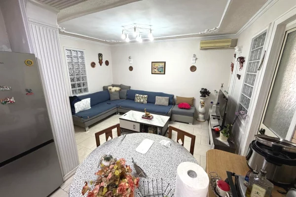 Shtepi ne shitje Apartament ne Tirane, 2+1, Mobilimi E mobiluar, Pagesa 160,000  Euro.