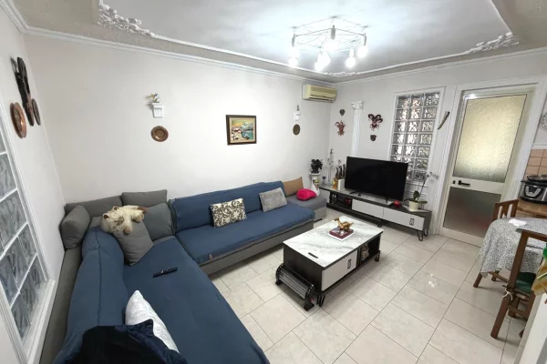 Shtepi ne shitje Apartament ne Tirane, 2+1, Mobilimi E mobiluar, Pagesa 160,000  Euro.