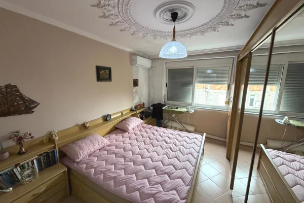 Shtepi ne shitje Apartament ne Tirane, 2+1, Mobilimi E mobiluar, Pagesa 160,000  Euro.