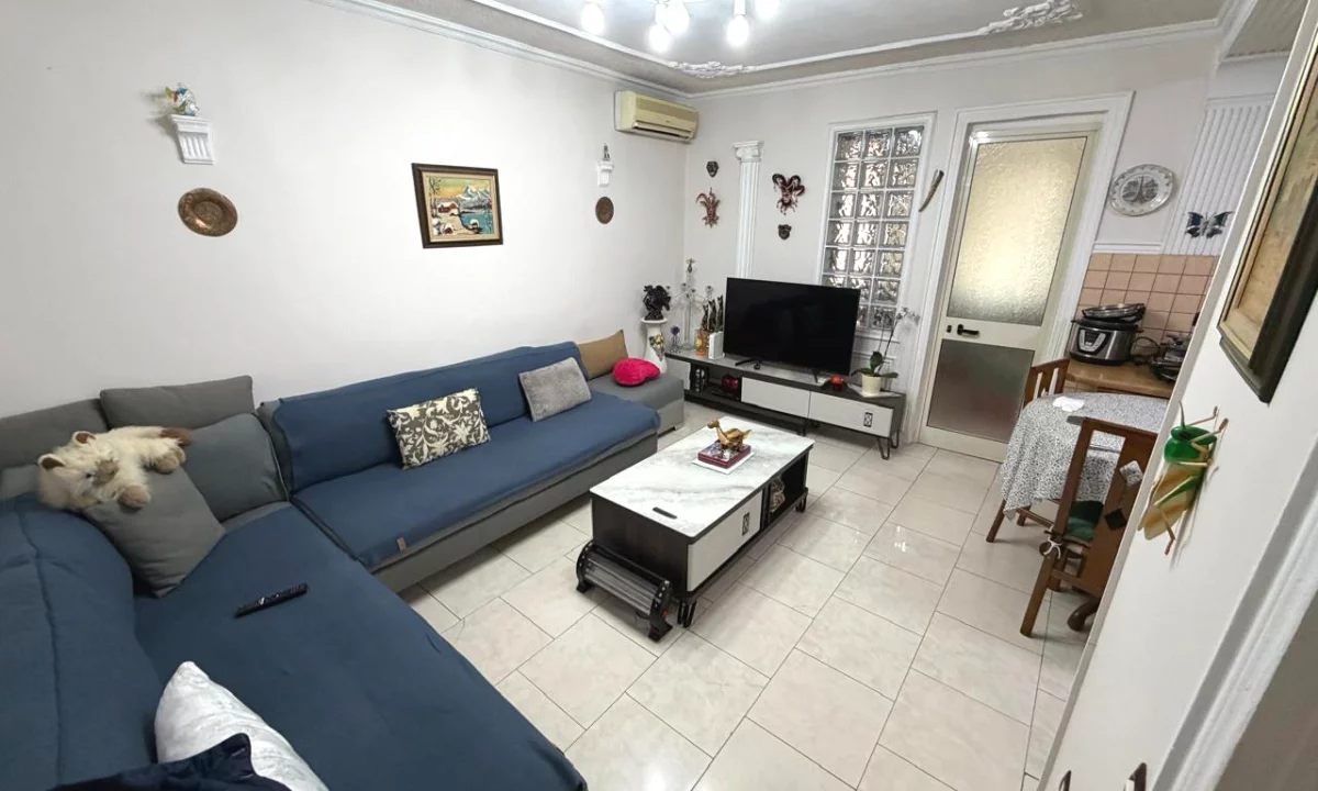 Shtepi ne shitje Apartament ne Tirane, 2+1, Mobilimi E mobiluar, Pagesa 160,000  Euro.
