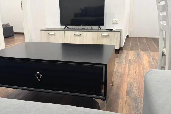 Shtepi ne shitje Apartament ne Tirane, 1+1, Mobilimi E mobiluar, Pagesa 92,000  Euro.