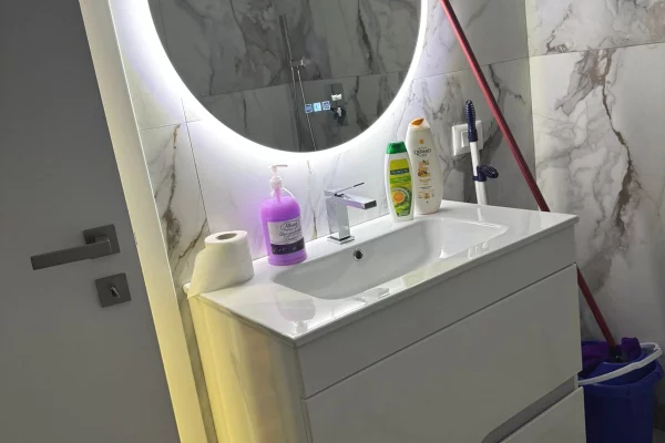 Shtepi ne shitje Apartament ne Tirane, 1+1, Mobilimi E mobiluar, Pagesa 92,000  Euro.