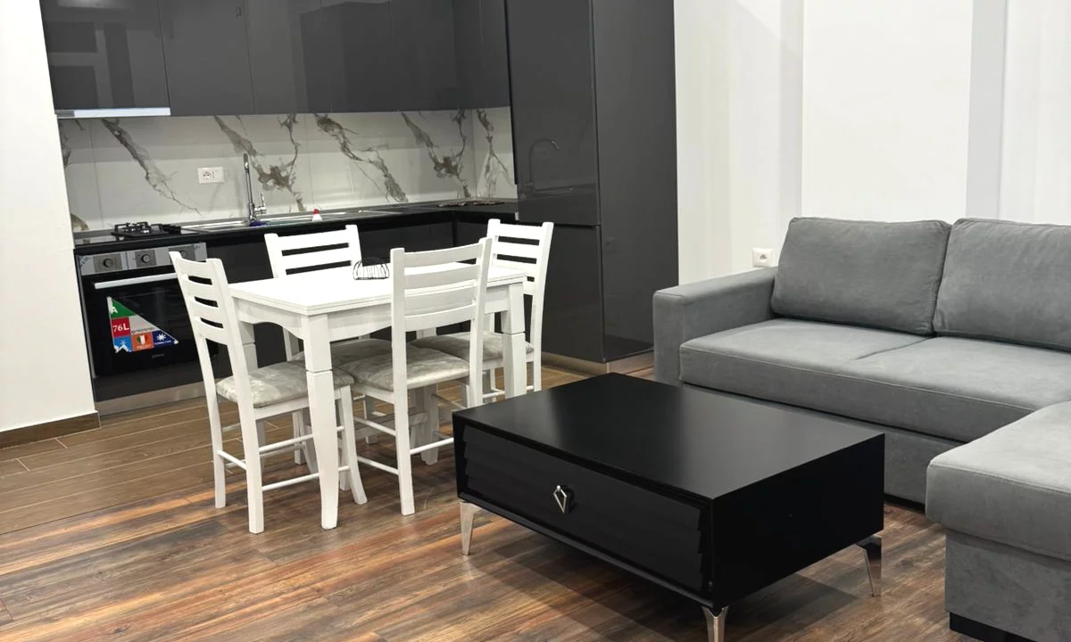 Shtepi ne shitje Apartament ne Tirane, 1+1, Mobilimi E mobiluar, Pagesa 92,000  Euro.