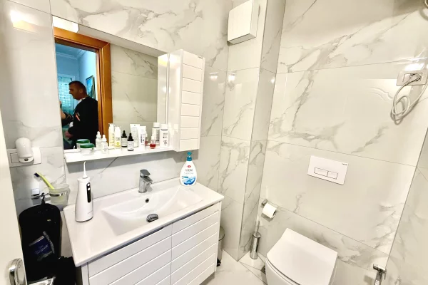 Shtepi me qera Apartament ne Tirane, 2+1, Mobilimi E mobiluar, Pagesa 100,000  Leke.