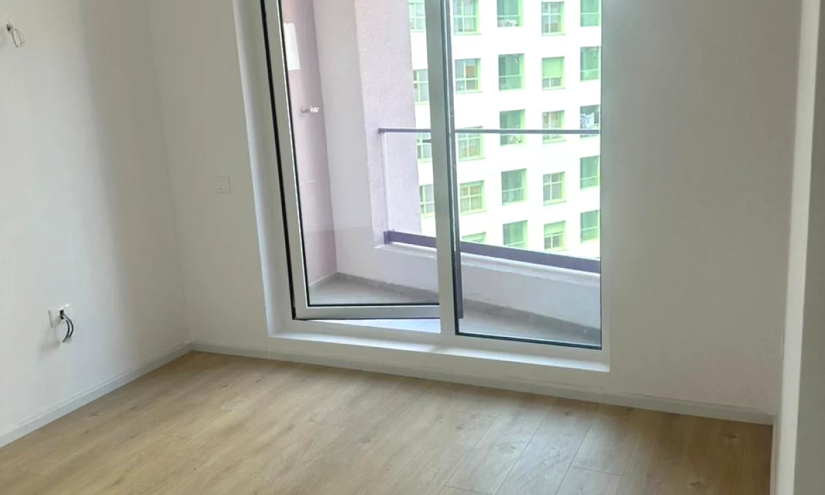 Shtepi ne shitje Apartament ne Tirane, Garsoniere, Mobilimi Bosh, pa mobiluar, Pagesa 62,000  Euro.