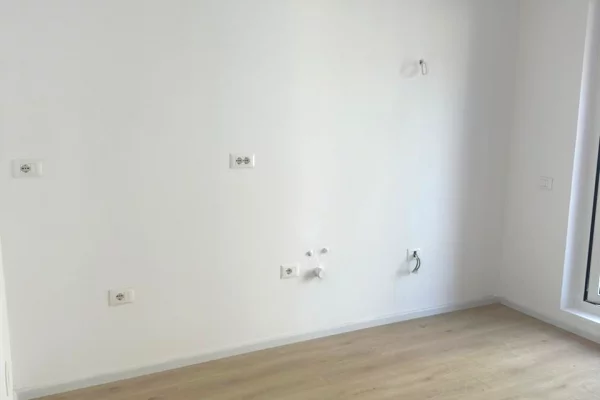 Shtepi ne shitje Apartament ne Tirane, Garsoniere, Mobilimi Bosh, pa mobiluar, Pagesa 62,000  Euro.