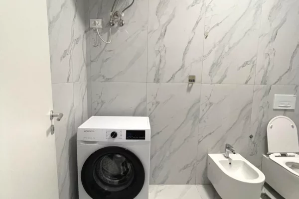 Shtepi ne shitje Apartament ne Tirane, 1+1, Mobilimi Pjeserisht e mobiluar, Pagesa 120,000  Euro.