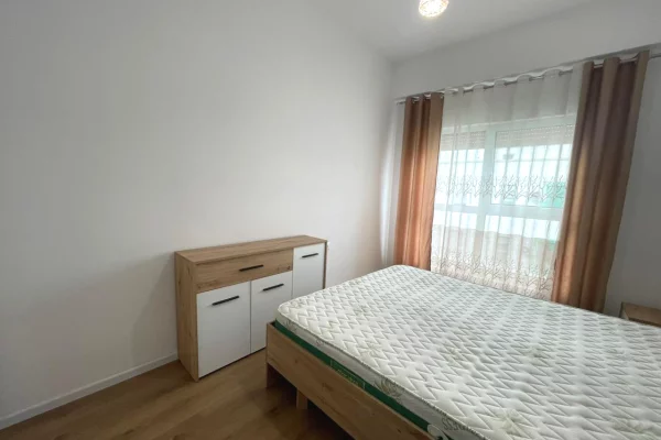 Shtepi ne shitje Apartament ne Tirane, 1+1, Mobilimi Pjeserisht e mobiluar, Pagesa 120,000  Euro.