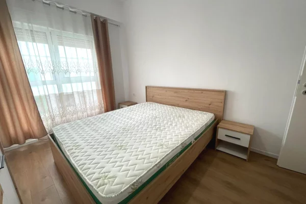 Shtepi ne shitje Apartament ne Tirane, 1+1, Mobilimi Pjeserisht e mobiluar, Pagesa 120,000  Euro.