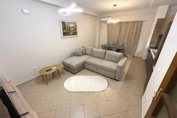 Shtepi ne shitje Apartament ne Tirane, 2+1, Mobilimi E mobiluar, Pagesa 130,000  Euro.