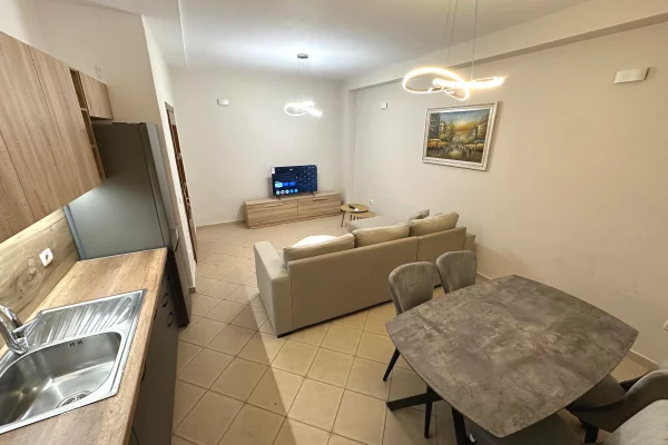 Shtepi ne shitje Apartament ne Tirane, 2+1, Mobilimi E mobiluar, Pagesa 130,000  Euro.