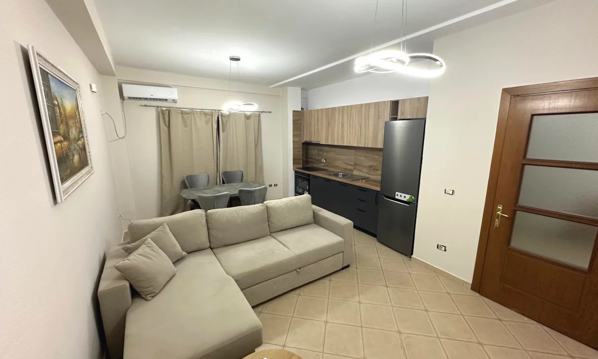Shtepi ne shitje Apartament ne Tirane, 2+1, Mobilimi E mobiluar, Pagesa 130,000  Euro.