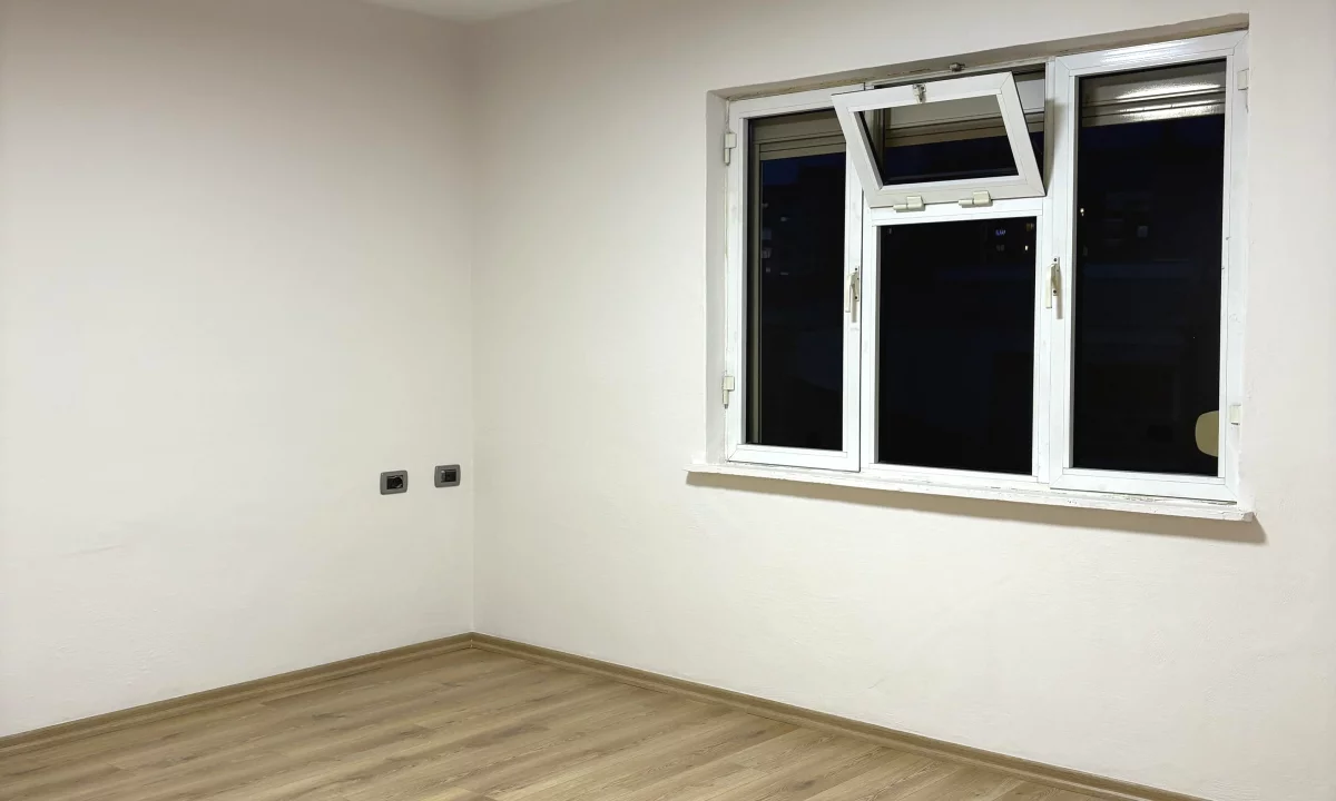 Shtepi ne shitje Apartament ne Tirane, 2+1, Mobilimi Bosh, pa mobiluar, Pagesa 150,000  Euro.