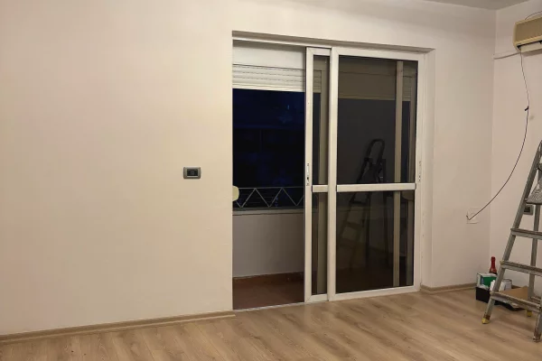 Shtepi ne shitje Apartament ne Tirane, 2+1, Mobilimi Bosh, pa mobiluar, Pagesa 150,000  Euro.