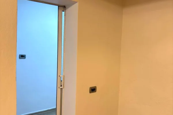 Shtepi ne shitje Apartament ne Tirane, 2+1, Mobilimi Bosh, pa mobiluar, Pagesa 150,000  Euro.