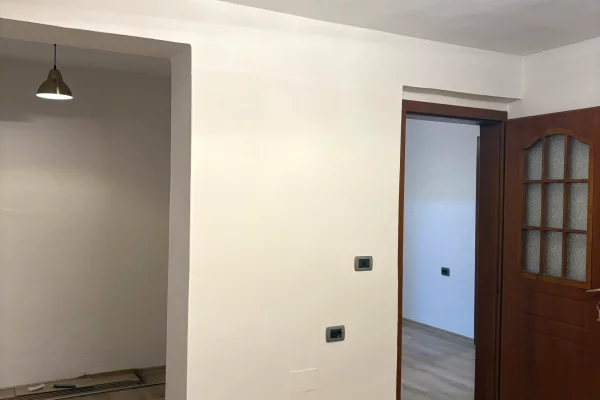Shtepi ne shitje Apartament ne Tirane, 2+1, Mobilimi Bosh, pa mobiluar, Pagesa 150,000  Euro.
