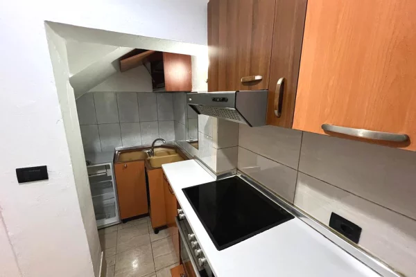 Shtepi me qera Apartament ne Tirane, Garsoniere, Mobilimi E mobiluar, Pagesa 30,000  Leke.