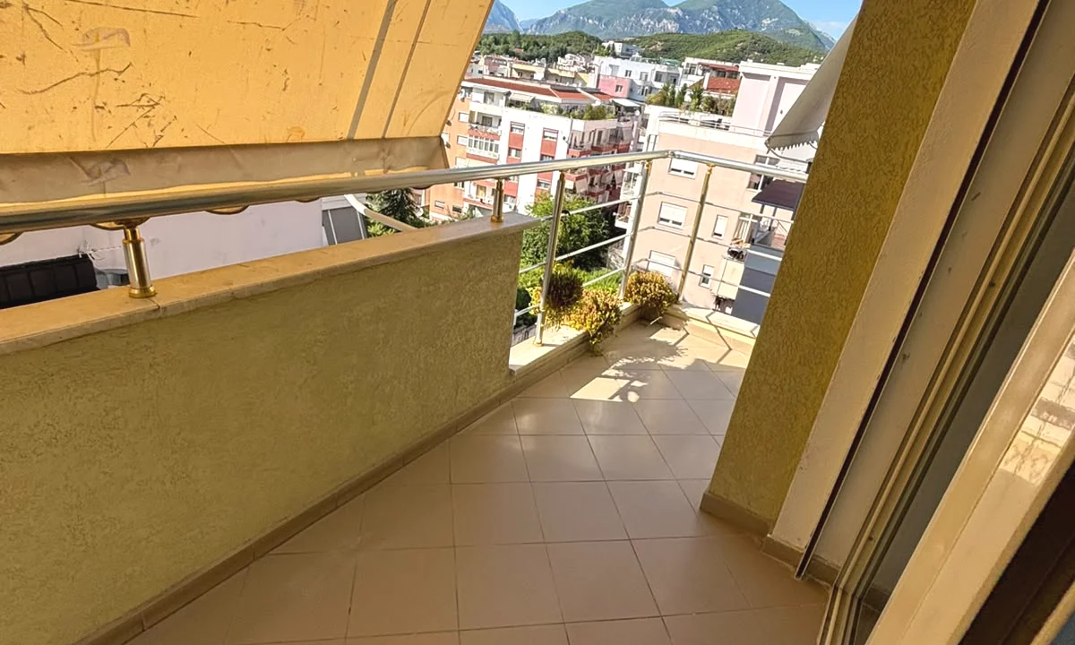 Shtepi ne shitje Apartament ne Tirane, 1+1, Mobilimi Bosh, pa mobiluar, Pagesa 135,000  Euro.
