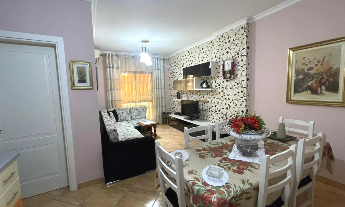 Shtepi me qera Apartament ne Tirane, 2+1, Mobilimi E mobiluar, Pagesa 50,000  Leke.