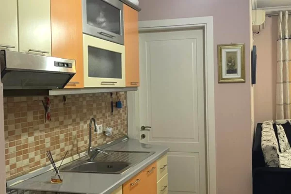 Shtepi me qera Apartament ne Tirane, 2+1, Mobilimi E mobiluar, Pagesa 50,000  Leke.