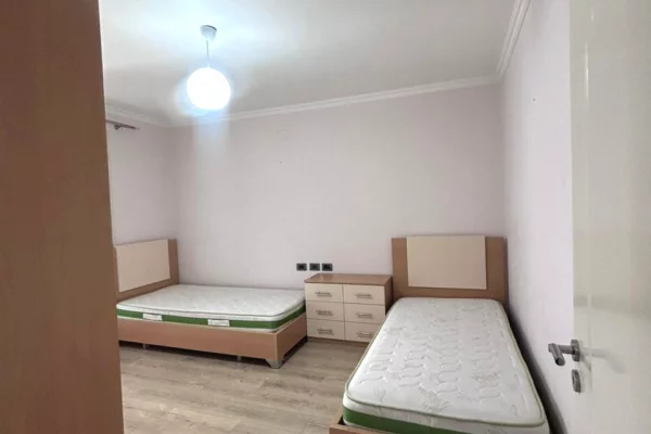 Shtepi ne shitje Apartament ne Tirane, 2+1, Mobilimi E mobiluar, Pagesa 160,000  Euro.