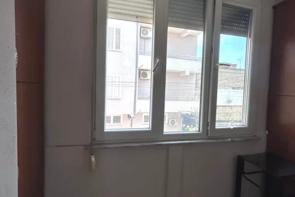 Shtepi ne shitje Apartament ne Tirane, 2+1, Mobilimi E mobiluar, Pagesa 160,000  Euro.