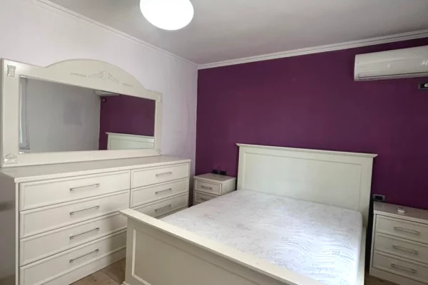 Shtepi ne shitje Apartament ne Tirane, 2+1, Mobilimi E mobiluar, Pagesa 160,000  Euro.