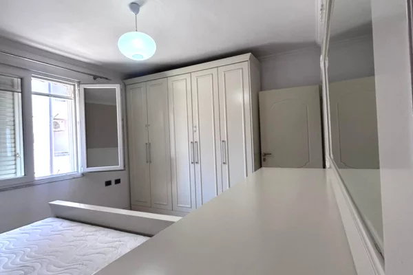 Shtepi ne shitje Apartament ne Tirane, 2+1, Mobilimi E mobiluar, Pagesa 160,000  Euro.