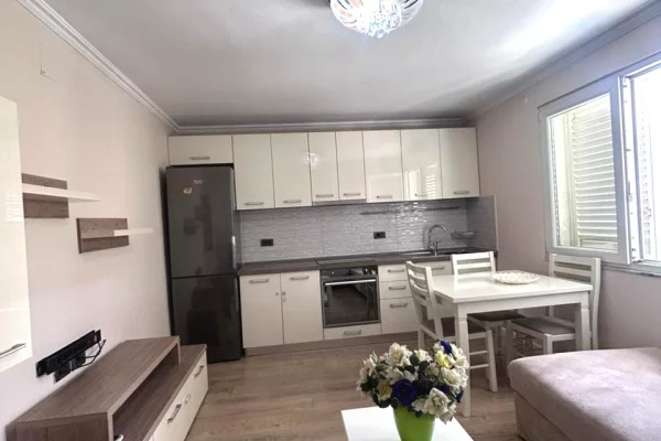 Shtepi ne shitje Apartament ne Tirane, 2+1, Mobilimi E mobiluar, Pagesa 160,000  Euro.